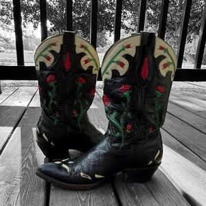 Vintage Montana Cowboy Boots with Rosebud Design🌹